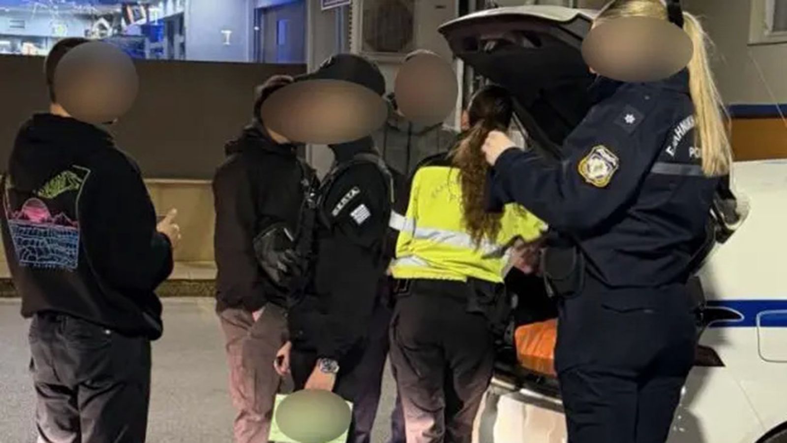 Οι αστυνομικές αρχές προχώρησαν στην αφαίρεση 13 αδειών κυκλοφορίας και 38 αδειών ικανότητας οδήγησης.